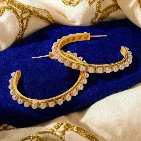 🆕️Elegant 18K Gold-Plated Pearl Hoop Earrings - Timeless Glamour ✨ - Picture 4 of 11